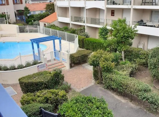 Appartement Au Calme Avec Piscine Et Parking Dans Residence Securisee